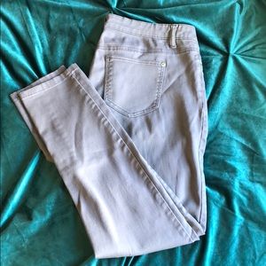 Celebrity pink grey skinny jeans😍